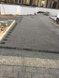 Pflasterarbeiten durch einen professionellen Hausmeisterservice